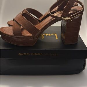 Selah Brown Crocodile-Embossed Ankle Strap Platform Heels – Size 10